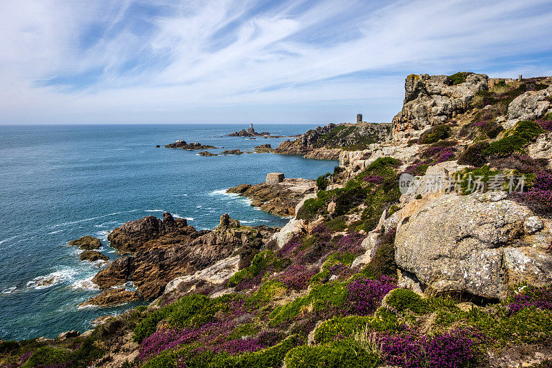 希斯兰岛:Corbière Point, Corbière灯塔和二战德国海军塔MP2，泽西岛，海峡群岛